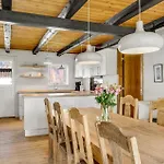 3 Bedroom Cozy In *