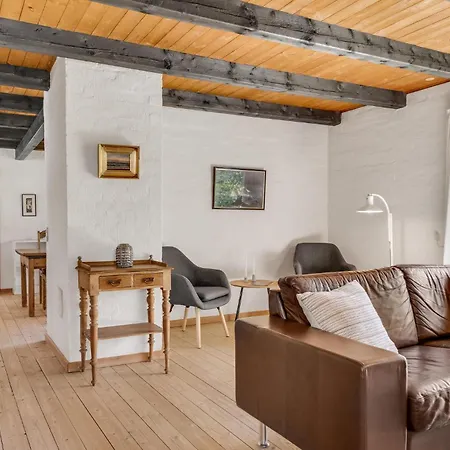 3 Bedroom Cozy In *