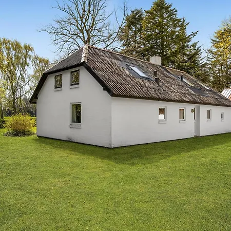 3 Bedroom Cozy In Holiday home