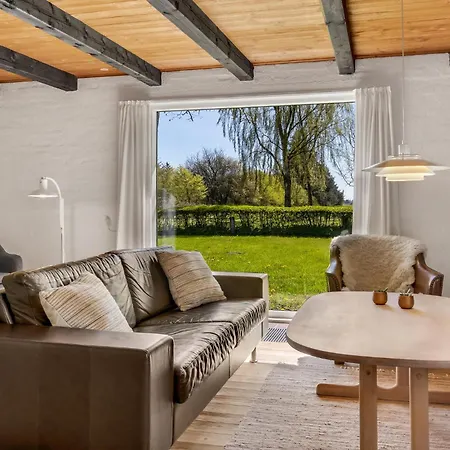 Дом отдыха 3 Bedroom Cozy In *